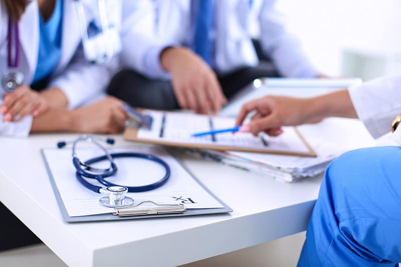 doctors-desk doctors meeting